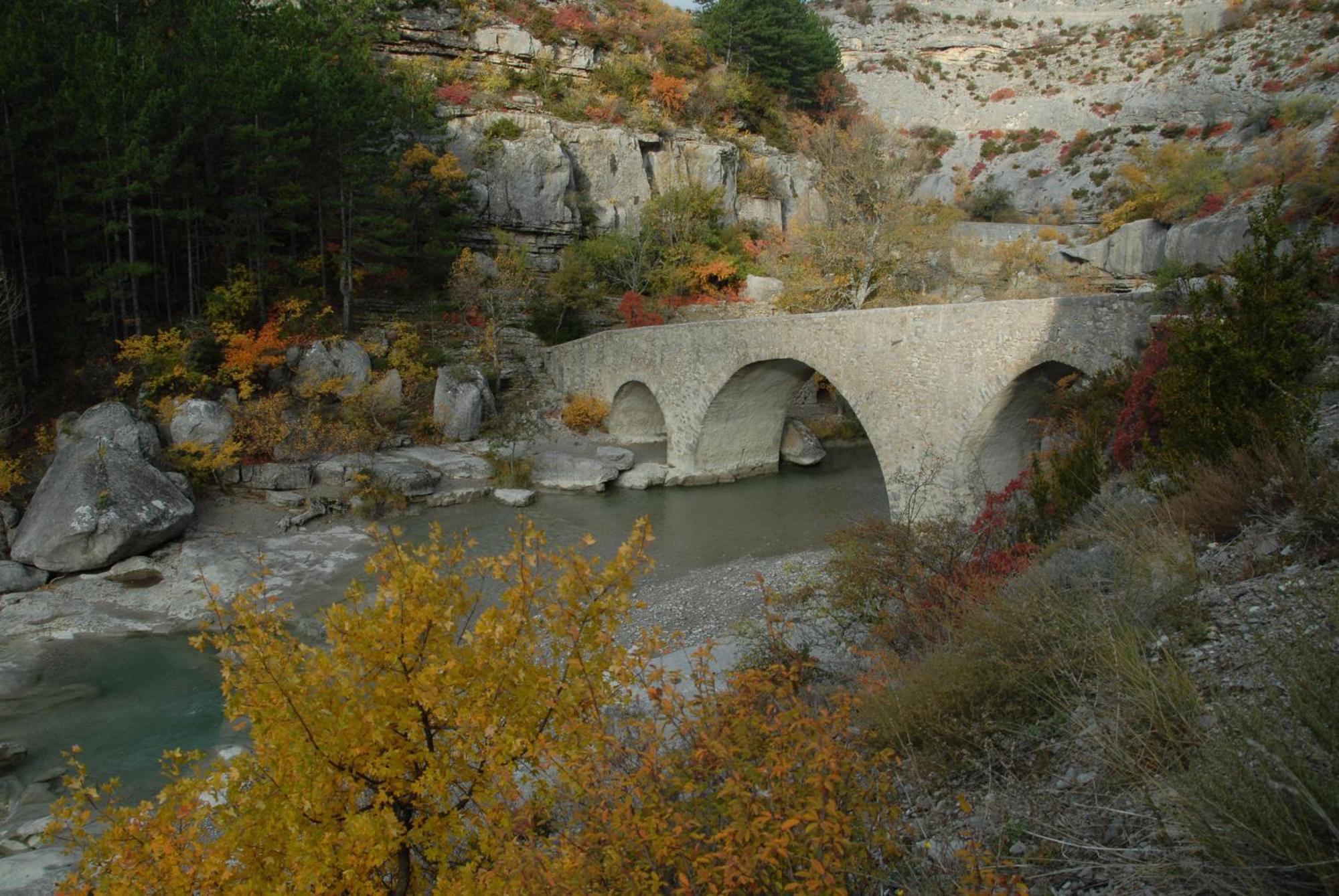 Appartement Entre Sisteron Et Gorges De La Meouge " Les Hauts De Toscane " Ribiers Exterior photo